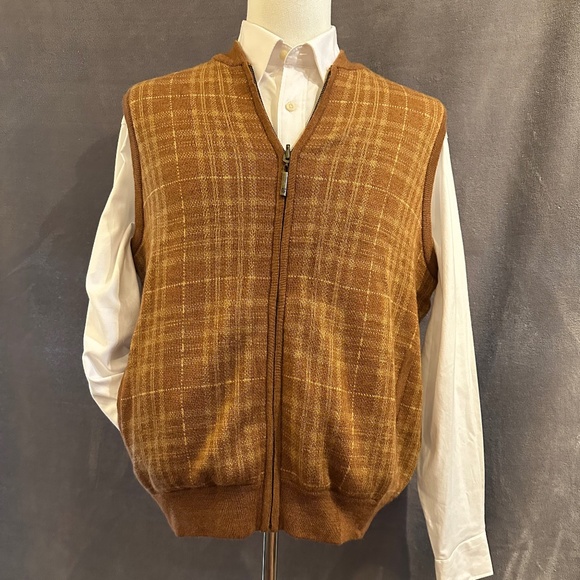 New Henry Jacobson size Lg reversible 100% Merino wool sweater vest